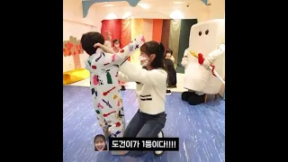 the little kid kept asking Chuu to do it🤧💕 she really has the big sister vibes