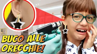 SOFI FA IL PIERCING ALL' ORECCHIO DI NASCOSTO È SCAPPATA DA MAMMA MONI buchi alle orecchie CHE PAURA