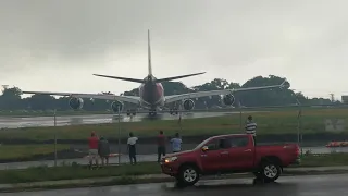 IBERIA despegue después de fuerte lluvia