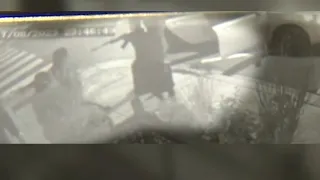 Video shows early morning Chicago armed robbery spree