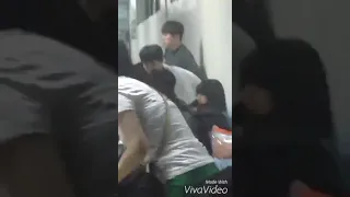 Hyeri feeding Ryu Junyeol (이혜리 x 류준열)
