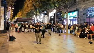 Ambiance et Danse Algérienne aux Champs-Élysées à Paris الرقص والجو الجزائري في شانزليزيه في باريس