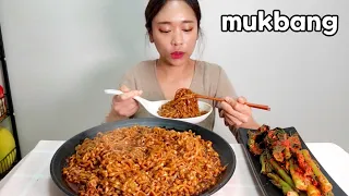 매콤한 불맛짜장라면 진진짜라 4봉지에 갓김치 먹방 Black Noodles with Kimchi Mukbang eating show