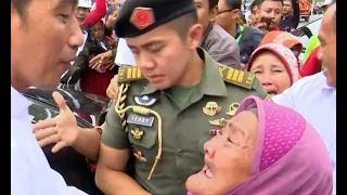 Nenek Nekat Tembus Paspampres untuk Peluk Presiden Jokowi