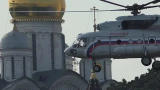 ДВА ВЕРТОЛЕТА ВЫЛЕТАЮТ ИЗ КРЕМЛЯ , ВИД С БОЛЬШОГО МОСКВОРЕЦКОГО МОСТА 15.07.16