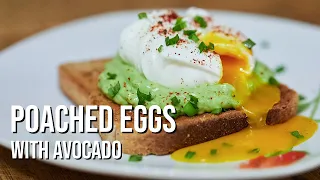 Poached eggs with guacamole / avocado paste. Healthy, quick and easy breakfast idea