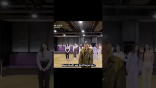 Lisa dancing with babymonster || Mentor Lisa love baby monster