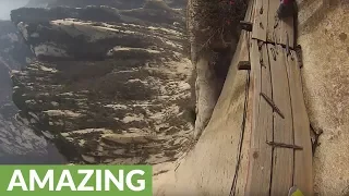 Daredevil scales Mt. Hua Shan, world's most dangerous hike