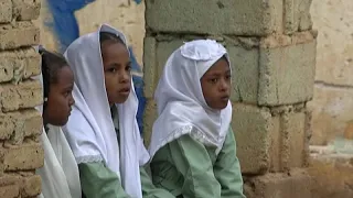 Sudan: Pupils return to school amid politcal, economic turmoil