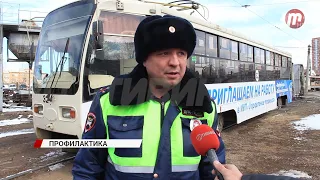 В Улан-Удэ сотрудники ГИБДД провели занятия с водителями трамваев
