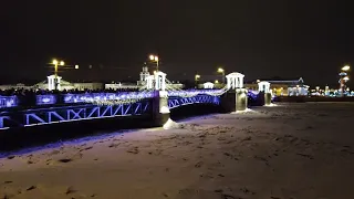 Столпотворение в новогоднюю ночь на Невском и Дворцовой площади