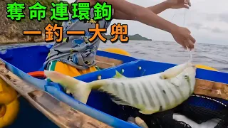 三個鉤子串成串織進活魚誘餌裏，組成一個奪命連環鉤，釣起魚來效果有多爆炸？