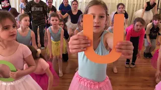 Choreografie für Komm, lass uns tanzen (A E I O U) von  8COUNTS Geldern | Kinderlieder