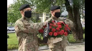 Сотрудники ФСБ и МВД возложили цветы и венки к памятнику чекистам в Волгограде