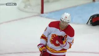 Matthew Tkachuk scores and loses his mouthguard