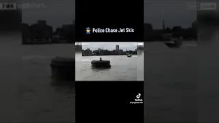 Police chase jet skiers along Thames River : #metpolice #policechase #jetski #london #uk #o2arena