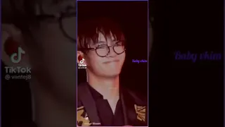 cute smile to deadly smirk😳 incredible transition 😱 #bts #kimtaehyung #armystatus #v #viral
