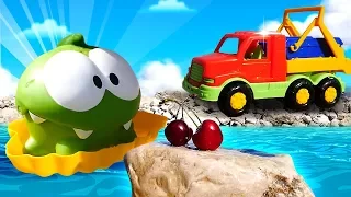 Om Nom Full episodes: Kids' Toys & Toy Cars in Sand - Om Nom at the Beach