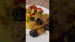 Как готовить без духовки! Пальчики оближешь! Курочка с орешками и черносливом!