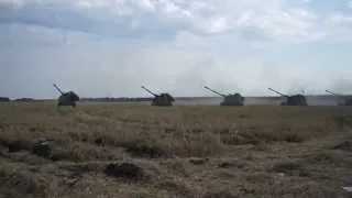 Батарея САУ МСТА-С ВСУ ведет огонь. Боевые действия на Юго-Востоке Украины.Июль 2014