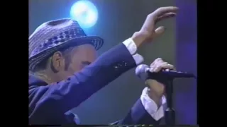 R.E.M. - Everybody Hurts (Live 1993)