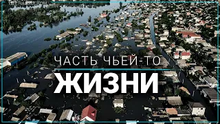 После подрыва Каховской ГЭС на побережье Одессы течением выносит остатки домов и мебели