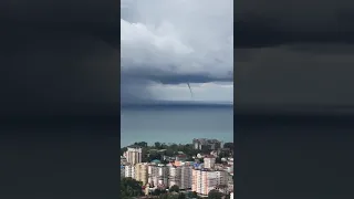 Водяной смерч на побережье Сочи