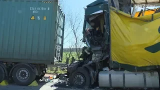 A1 bei Groß Ippener - Fünf Lkw in Unfall verwickelt - Ein Toter