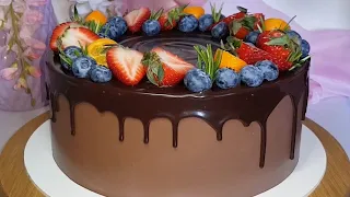 Как украсить торт ягодами ?)