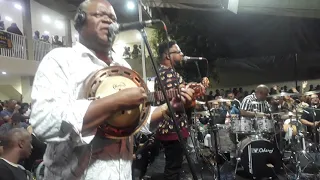 Grupo Fundo De Quintal no Tiapira em Realengo Rio de Janeiro, Brasil. Samba e Pagode. Música ao vivo