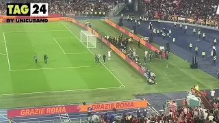 Roma - Genoa 1-0, Kevin Strootman sotto la Curva Sud riceve l’abbraccio dei tifosi giallorossi