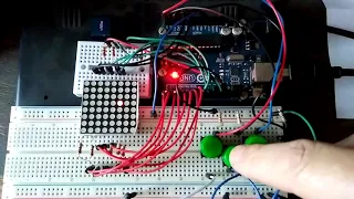 Arduino Uno. LED матрица 8х8. Управление движением точки с автоповтором.