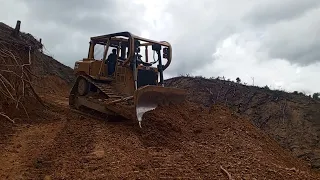 Cutting Mountain Cliffs For New Roads Using The CATERPILLAR BULLDOZER D6R XL