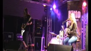 Jane Kitto - Kitto (Aus) does live Nirvana Tribute - Something in the way