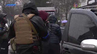 У Луцьку затримали молодиків, які в джипі везли наркотики