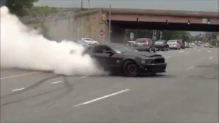 Ford Mustang GT V8 Drifting on Public Streets and in Traffic