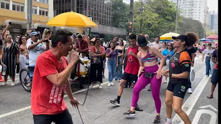 ALEMÃO DA PIZADINHA LOTA AVENIDA PAULISTA CANTANDO 🎤 PISEIRO