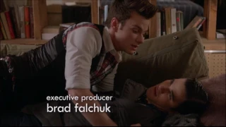 Glee - Kurt tells Blaine to talk to Sam about Couch surfing 5x14
