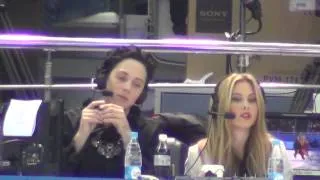 00008 Sochi 2014 Johnny WEIR (singing) and Tara Lipinski during FD