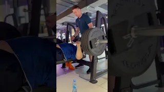 180 кг на 1 раз жим лежа #жимштанги #жим #sports #pawerlifting