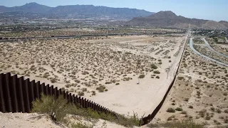 Hundreds of migrants flood California border seeking asylum