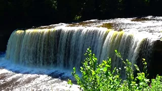 Tahquamenon Falls in Michigan short video 2016