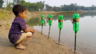 Unique Hook Fishing Technique | Traditional Boy Catching Big fish With Plastic Bottle