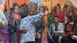 Pareja de 90 y 93 años bailando por Sevillanas  "Feria de Sevilla 2022"