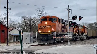 BNSF Empty Coal Train At Speed Through Downtown - SD70ACe/ET44ACH - New Albany, MS - 3/15/24