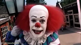 Pennywise sale del álbum de fotos | "It" (miniserie - 1990)