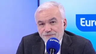 Pascal Praud et vous - La Coordination Rurale mène une action autour de l'Arc de Triomphe à Paris