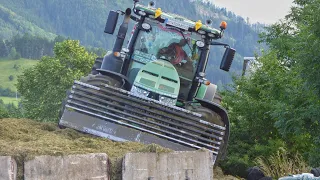 Uviaznutý traktor John Deere 8335R  na senažnej jame