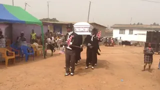 La verdad detrás del meme de los africanos que bailan con los ataúdes