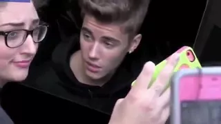 Justin bieber kisses fan in public